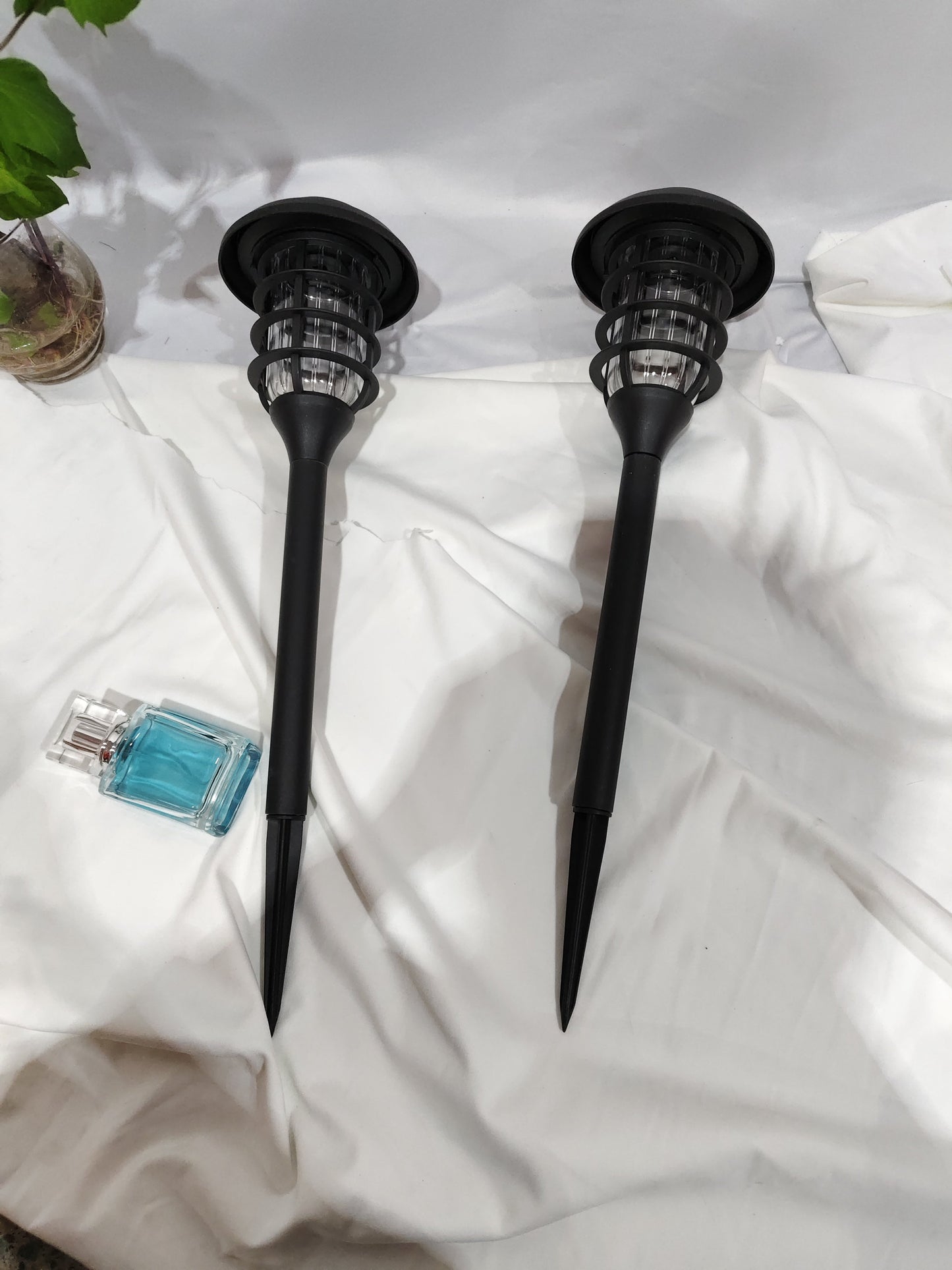 مصابيح شمسية خارجية، عبوة من 12 مصباح LED شمسي مقاوم للماء، مصابيح ممرات شمسية توفر إضاءة لمدة 10 ساعات لحديقتك، ومناظرك الطبيعية، وممراتك، وفنائك، وشرفتك، وممر سيارتك