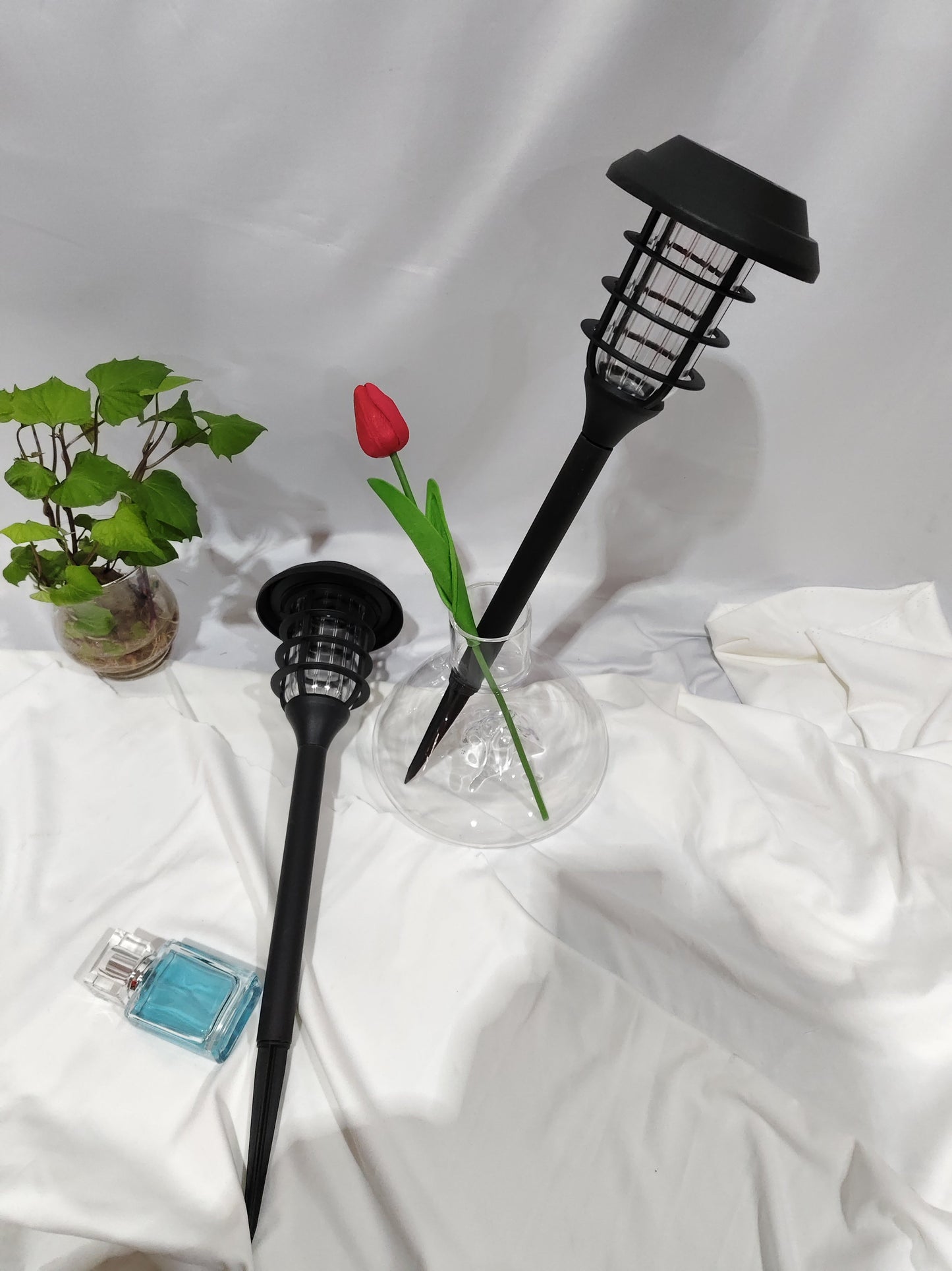 مصابيح شمسية خارجية، عبوة من 12 مصباح LED شمسي مقاوم للماء، مصابيح ممرات شمسية توفر إضاءة لمدة 10 ساعات لحديقتك، ومناظرك الطبيعية، وممراتك، وفنائك، وشرفتك، وممر سيارتك